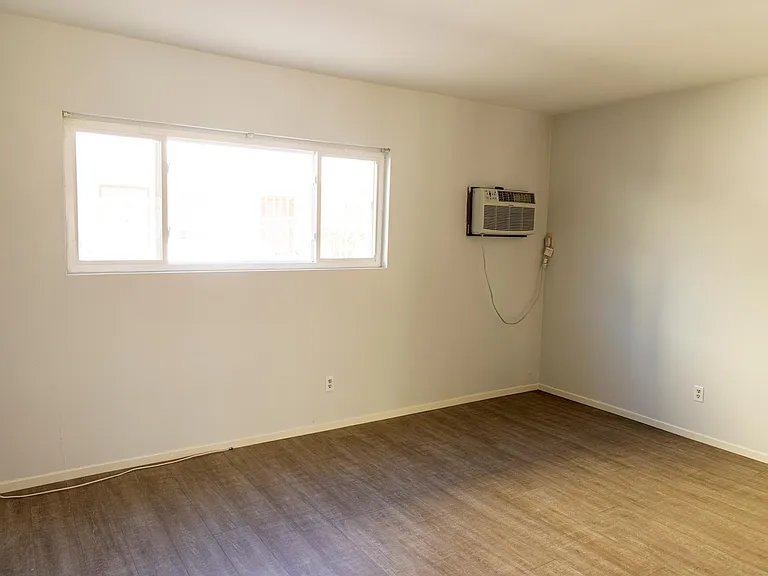 8740 Owensmouth Ave #2 — Photo 11