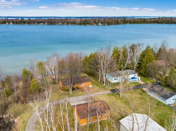 6698 Grove St, Kewadin, MI 49648