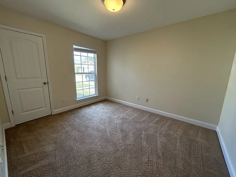 1115 Creekside Cir — Photo 12