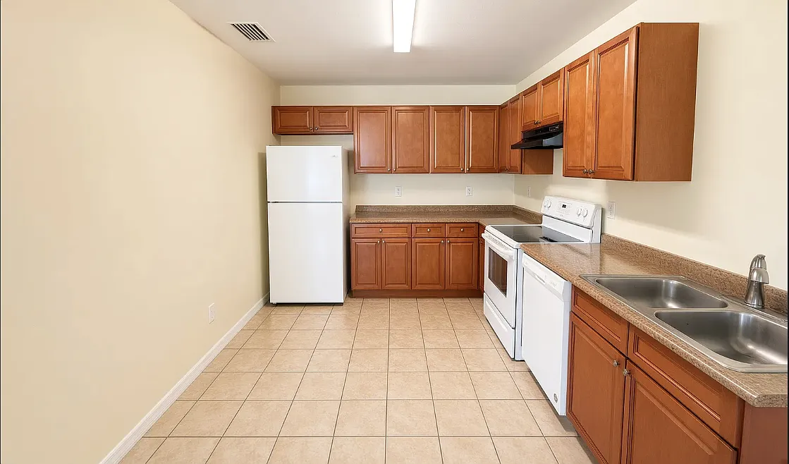 3 bed, 1100 sqft, $1,450 — Photo 2