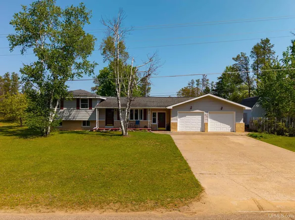 271 Kawbawgam Rd, Marquette, MI 49855