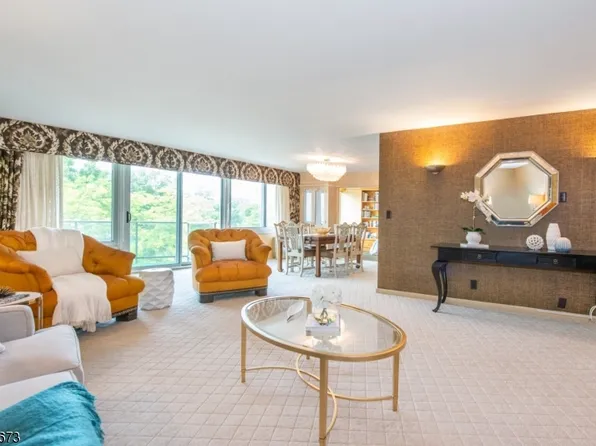 1 Claridge Dr #411, Verona Twp., NJ 07044