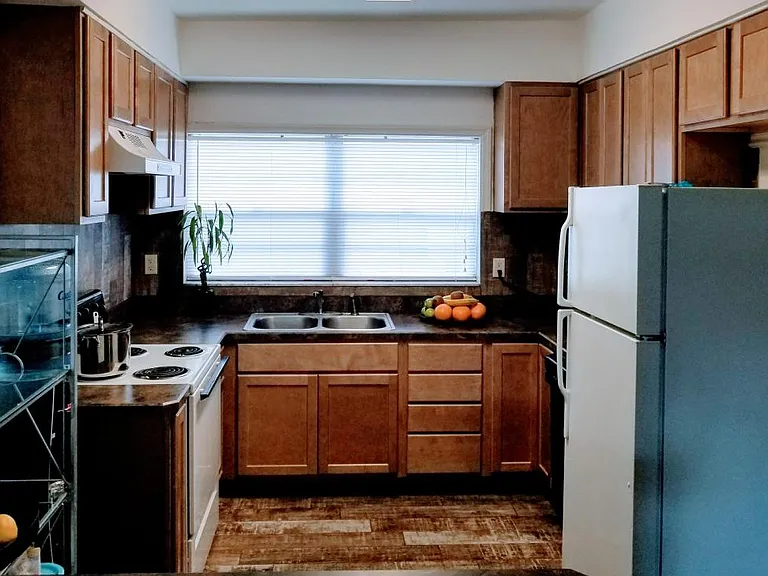 House - 1917 Hammerlin Ave - Kitchen
