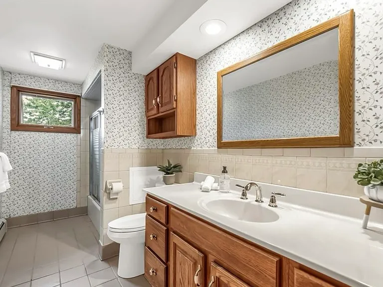 10 Kingston Ln — Photo 17