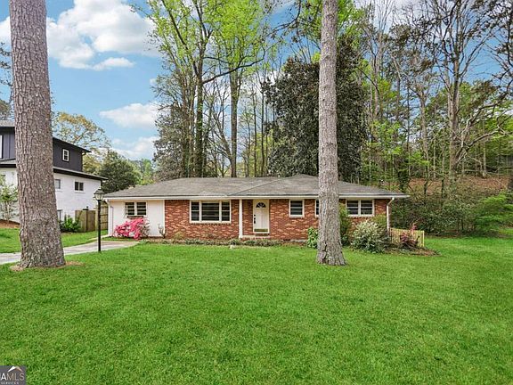 2nd image of 1601 Moncrief Cir