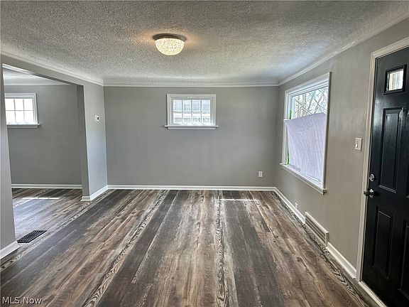 5th image of 15610 Walden Ave