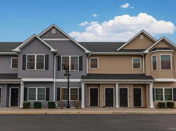 1 Sophia Ct, West Babylon, NY 11704