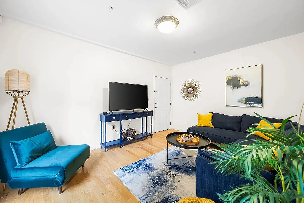 2 bed, 1.0 bath, 825 sqft, $2,800 — Photo 3
