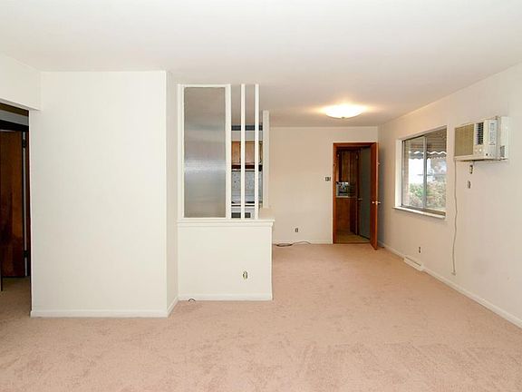 4th image of 213 & 215 Kenwood Ave