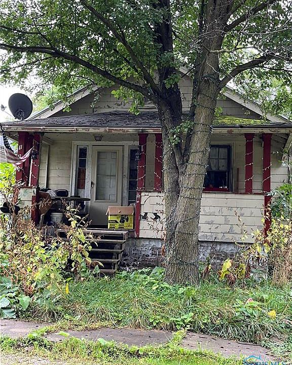 1st image of 162 Louie St