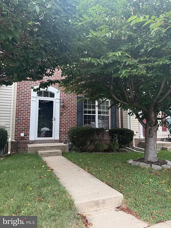 3 bed, 3.5 bath, 2010 sqft, $2,350 — Photo 1