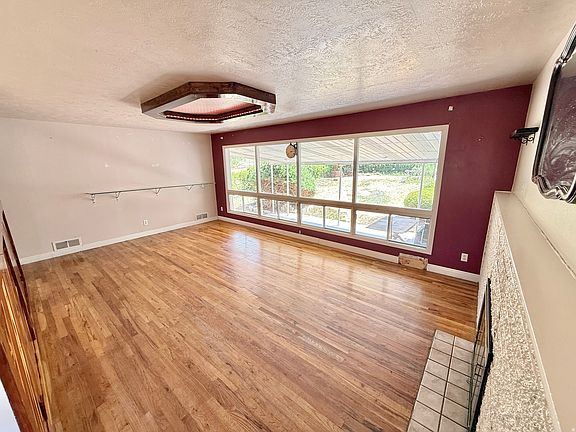 3rd image of 551 Sunset Ave