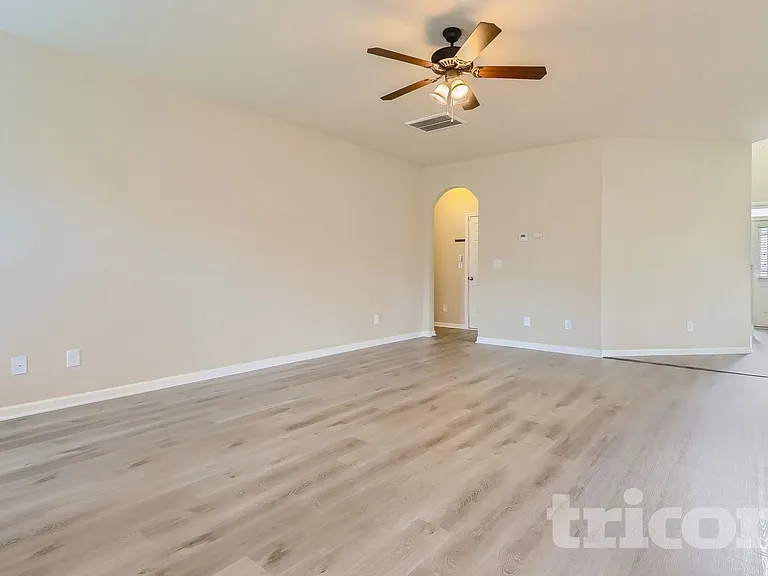 135 Lindsey Ter — Photo 1