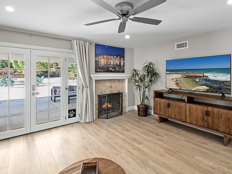 1648 El Prado Ave — Photo 27