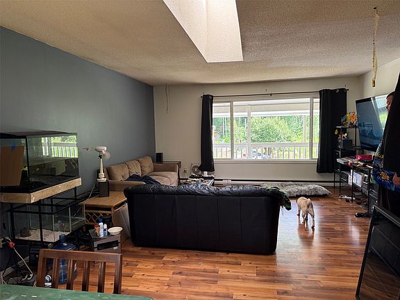 2nd image of 405 Desfosses Rd
