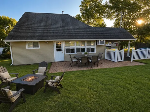 16 Crabtree Dr, Levittown, PA 19055