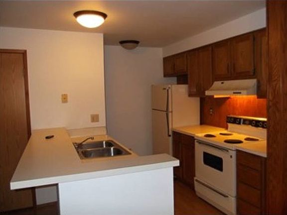 4th image of 652 Malibu Dr SE