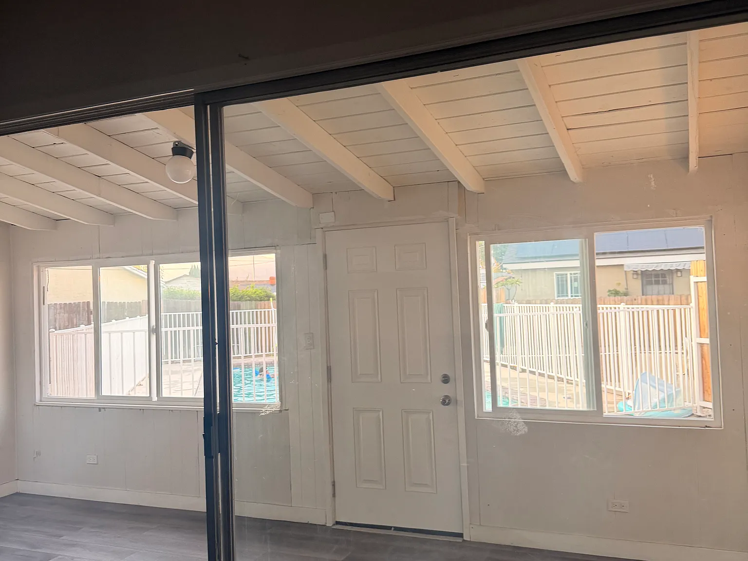 3 bed, 1335 sqft, $3,690 — Photo 2