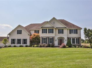 3 Royal Hunt Ln, Pittsford, NY 14534