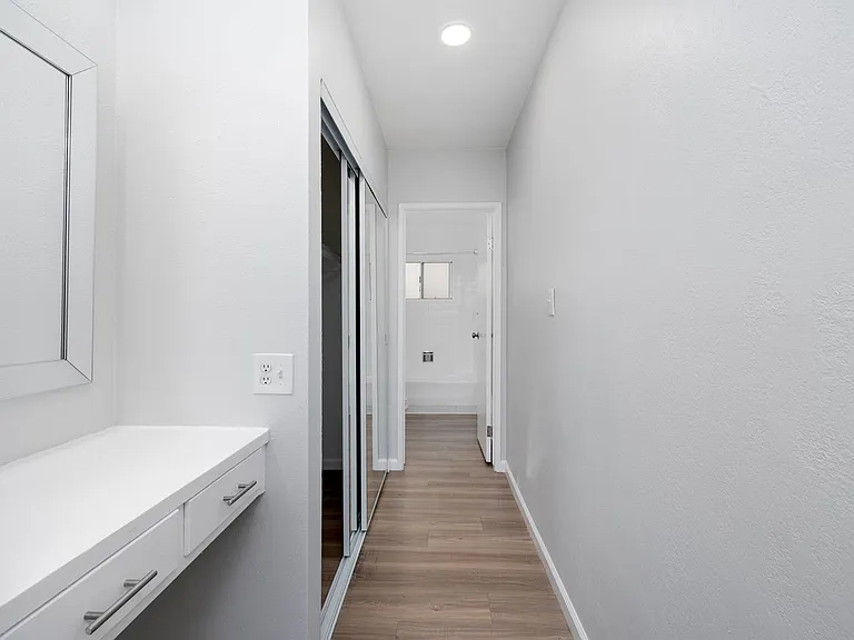 3537 Clarington Ave — Photo 11