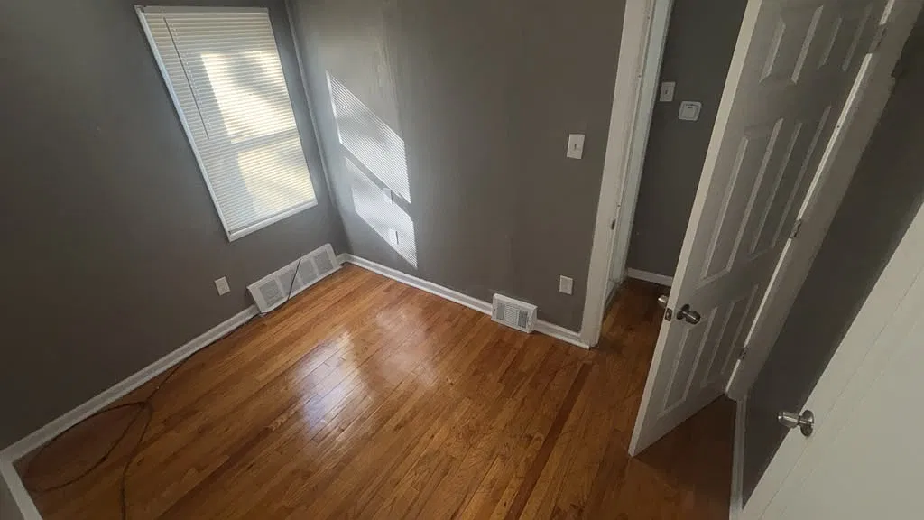 3 bed, 1000 sqft, $1,400 — Photo 3