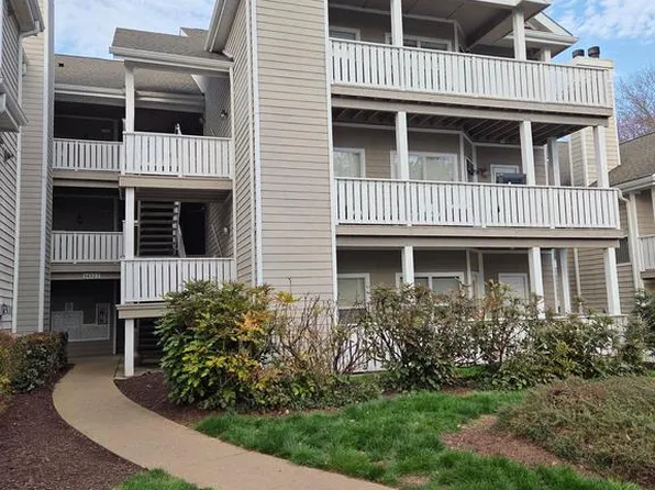14322 Climbing Rose Way APT 301, Centreville, VA 20121