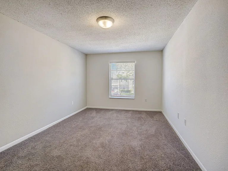 Flagler Pointe Apartments — Photo 33