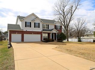 2352 The Courts Dr, Chesterfield, MO 63017