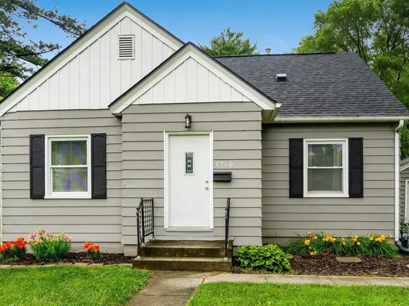 2710 Willow Oaks Dr, Fort Wayne, IN 46809