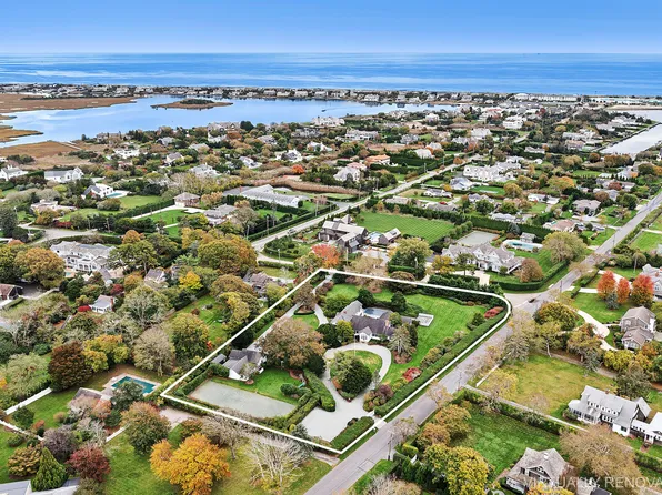 22 Bayfield Ln, Westhampton Beach, NY 11978