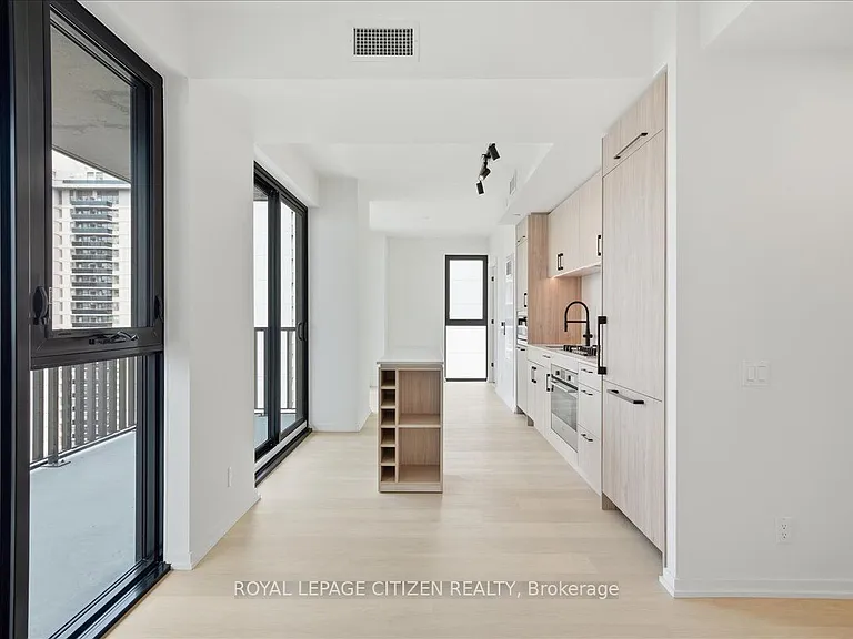 109 Erskine Ave #1602 — Photo 13