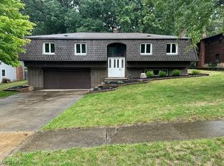 7011 Donna Rae Dr, Seven Hills, OH 44131