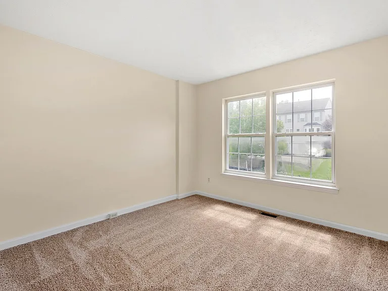 1036 Royal Dr — Photo 21