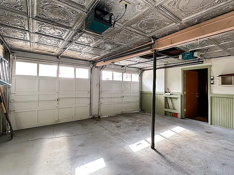 2 Car Garage Area