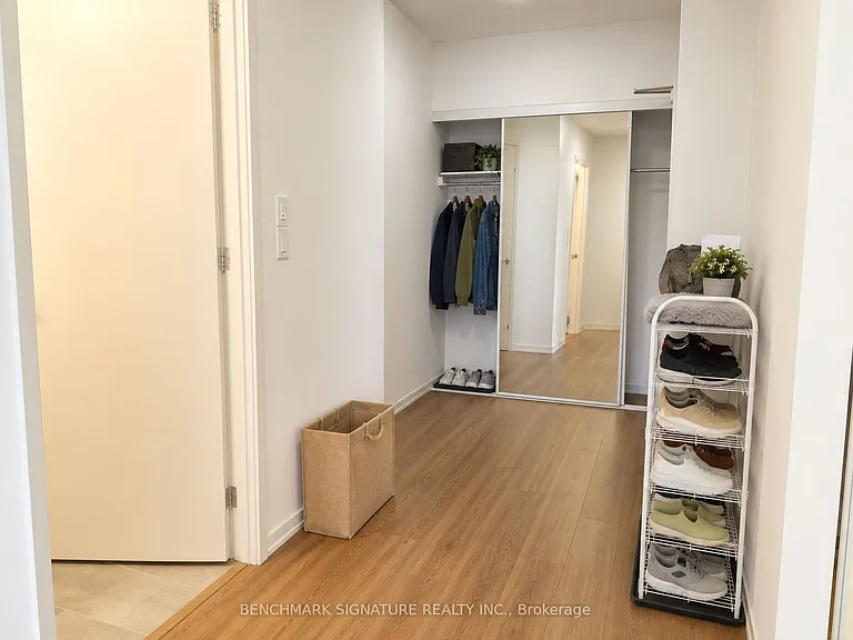 203 College St #606 — Photo 5