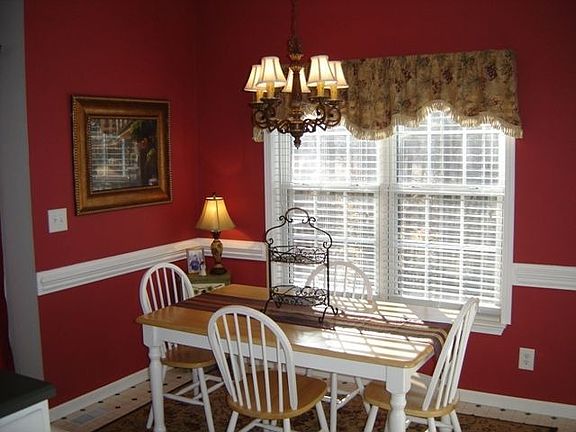 5th image of 281 Glen Crest Dr