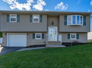 122 Red School Ln, Phillipsburg, NJ 08865