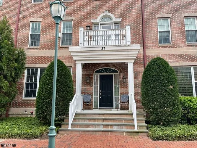 37 Carillon Cir photo 1