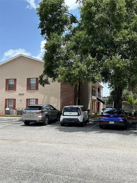 2 bed, 1.0 bath, 800 sqft, $1,350 — Photo 1