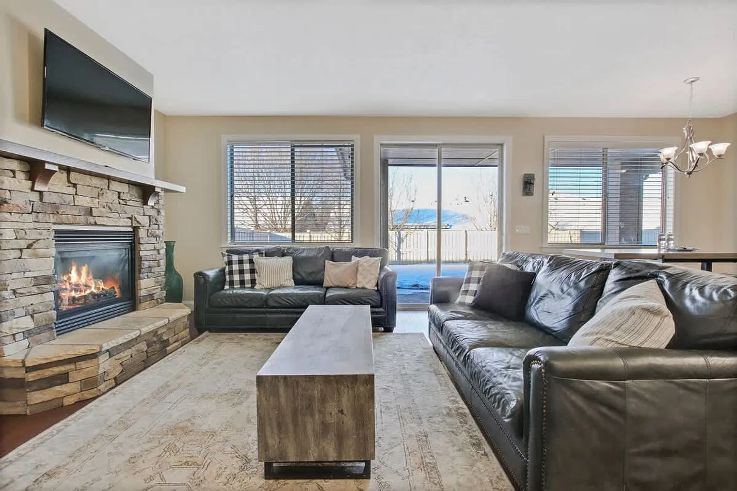 5 bed, 3.0 bath, 925 sqft, $8,905 — Photo 4