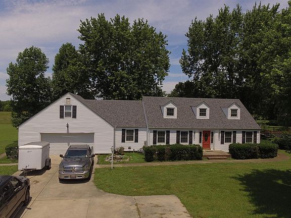 2nd image of 2561 Fairfield Pike