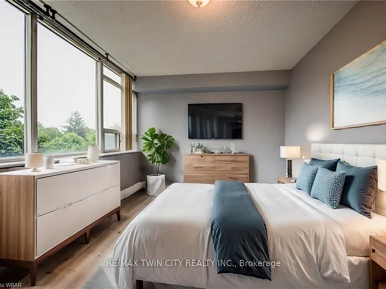 3227 King St E #503 — Photo 18