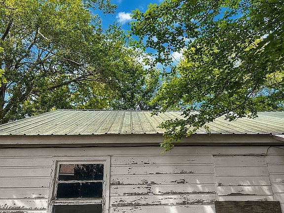 4th image of 410 3rd St SE