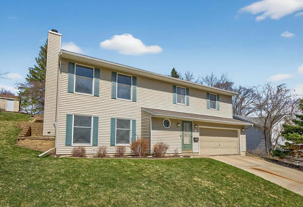 4 bed, 2134 sqft, $2,400 — Photo 1
