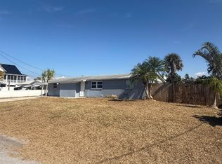 818 Bayview Dr, Ruskin, FL 33570