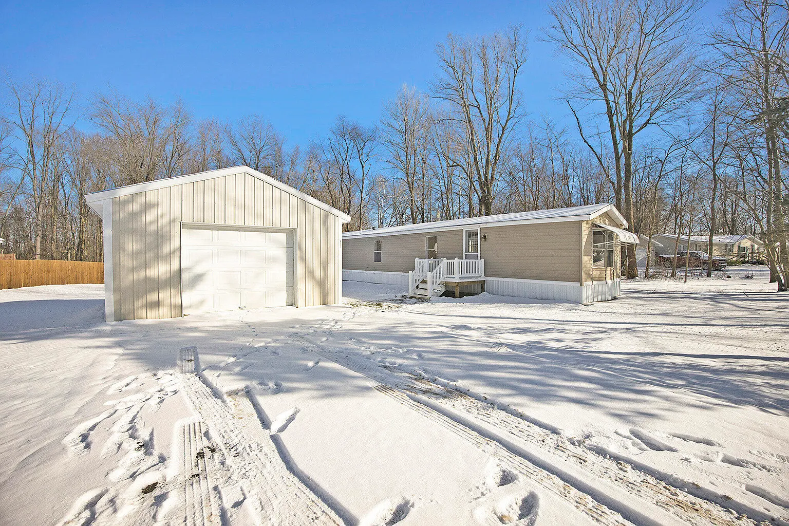 411 Poplar St photo 1