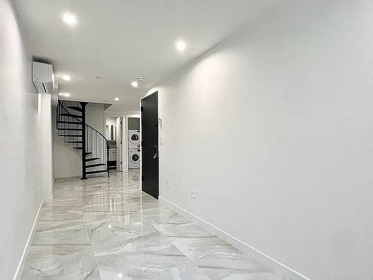 27-10 Crescent St #1A — Photo 14