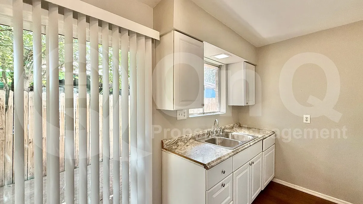 2 bed, 1.0 bath, 800 sqft, $1,049 — Photo 4