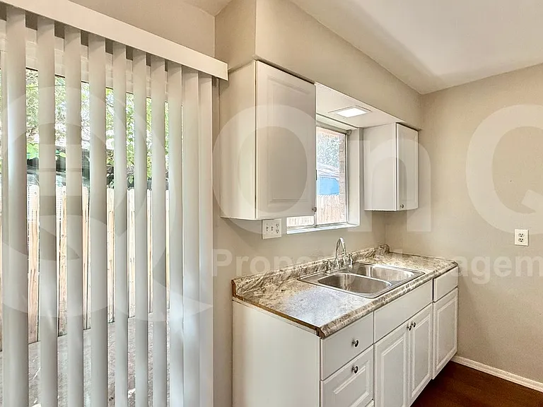 2201 W Belmont Ave #4 — Photo 4