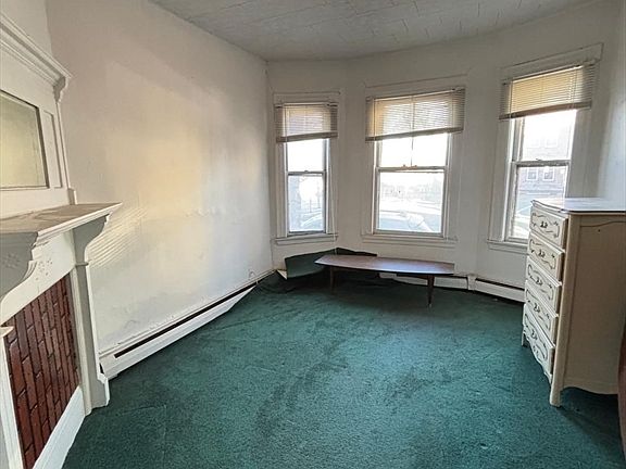 4th image of 155 Amory St